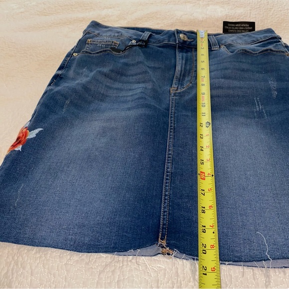 Seven7 Denim Skirt Embroidered Raw Hem Skirt - Picture 13 of 13